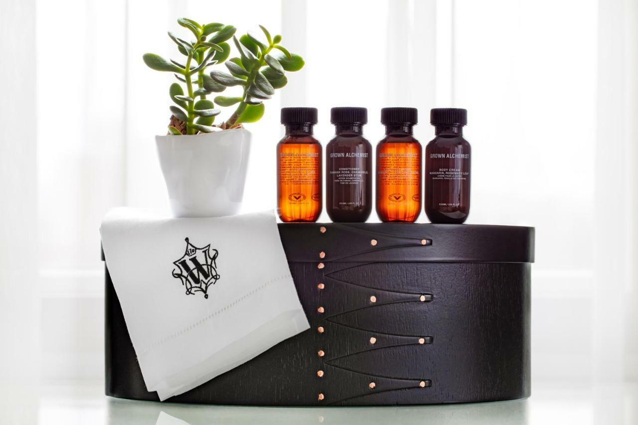 The Whitney Hotel Boston Esterno foto Aveda products