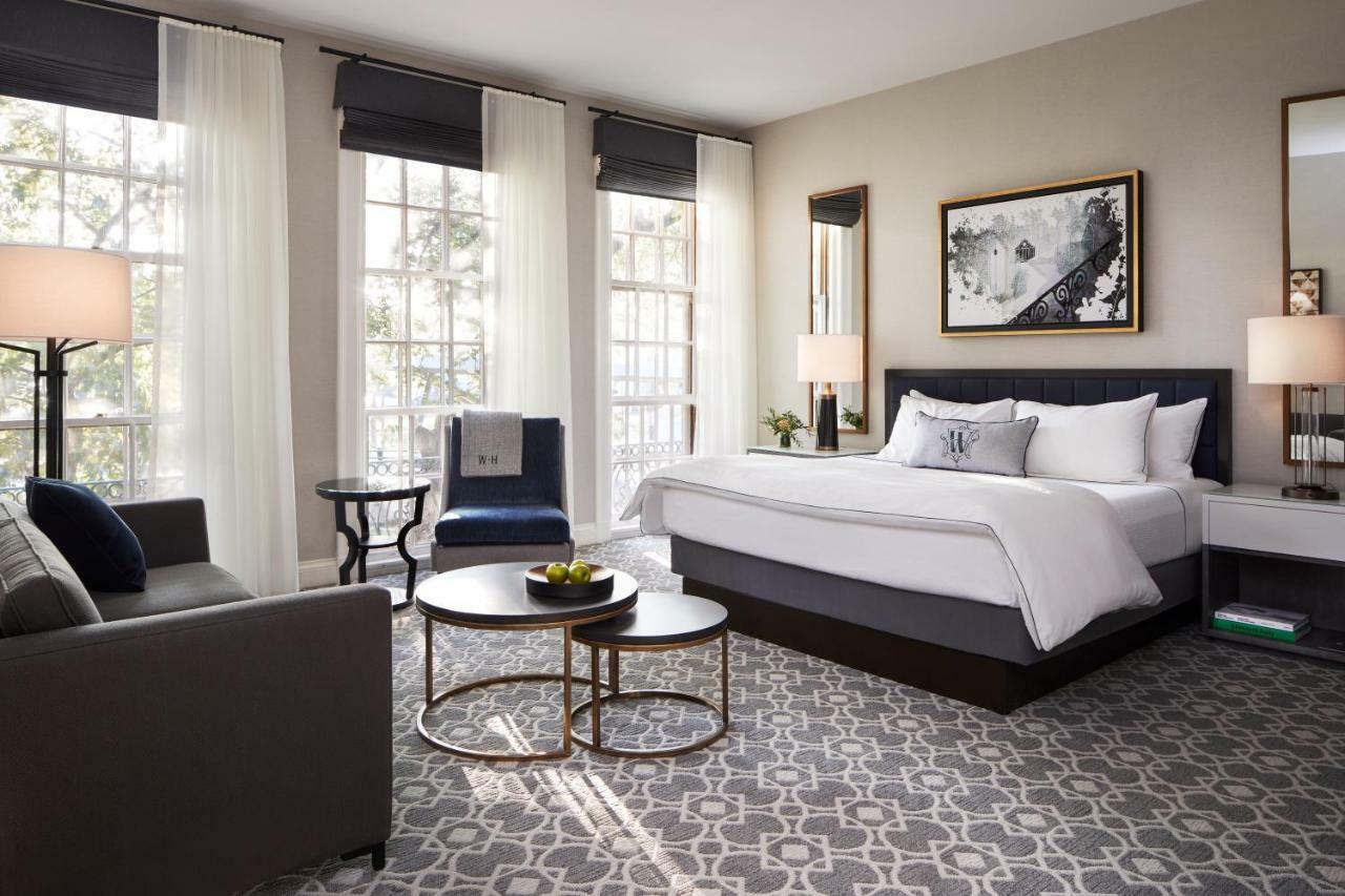 The Whitney Hotel Boston Esterno foto A guest room at The St. Regis Boston