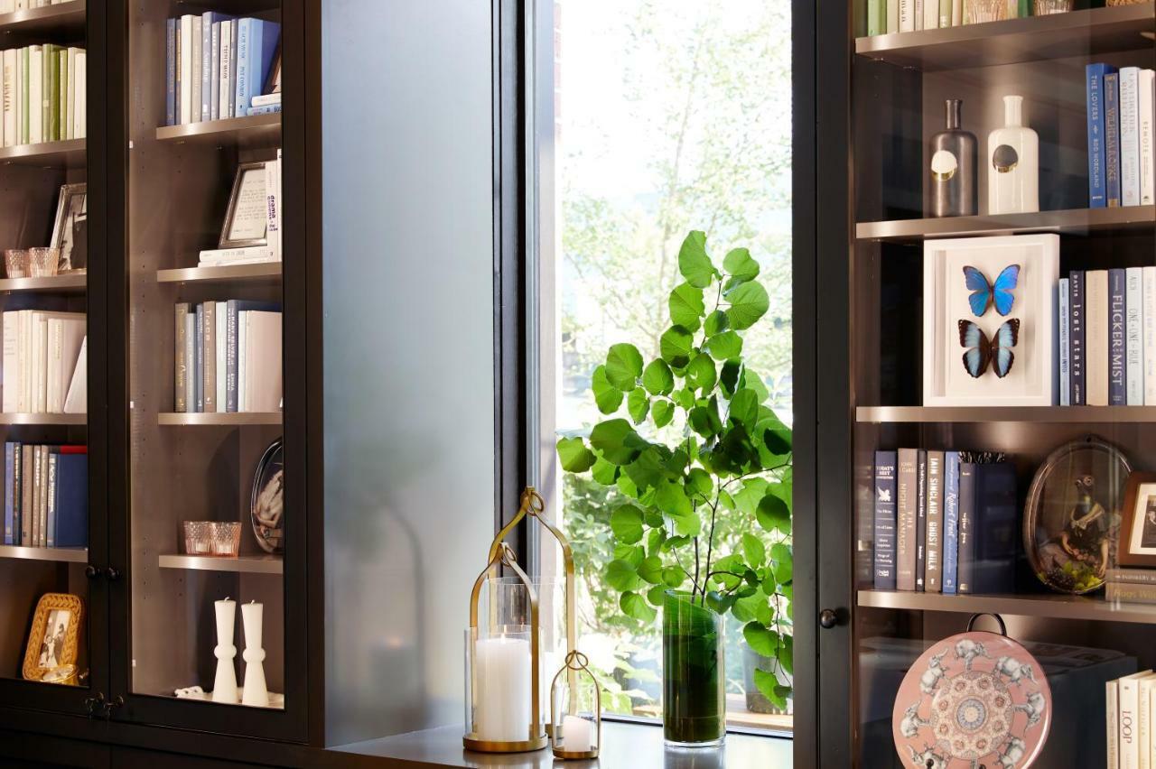 The Whitney Hotel Boston Esterno foto A window in a home
