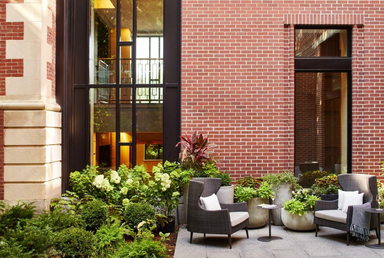 The Whitney Hotel Boston Esterno foto The courtyard at the 100 East 53rd Street townhouse