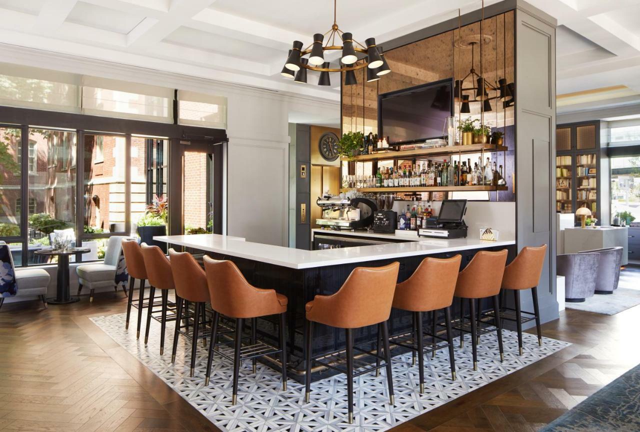 The Whitney Hotel Boston Esterno foto The bar at the hotel