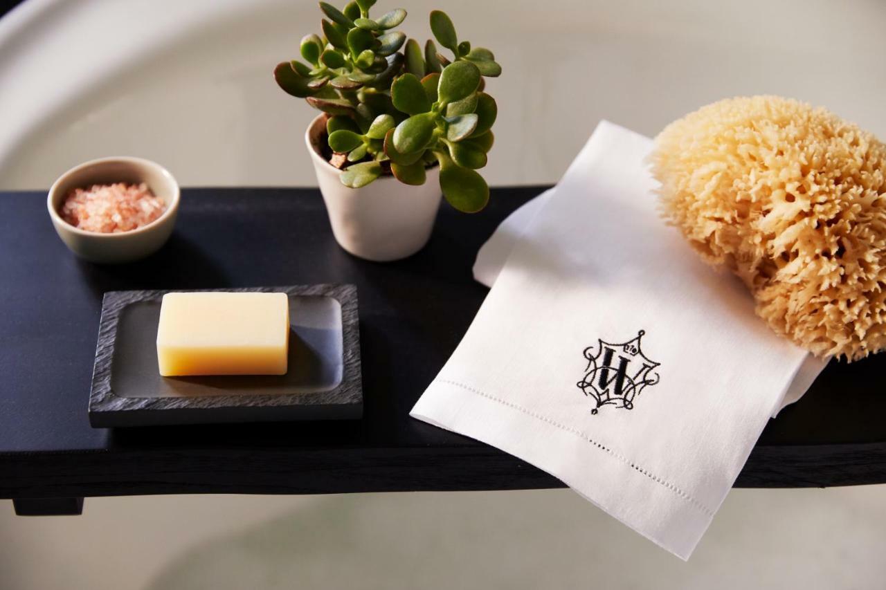 The Whitney Hotel Boston Esterno foto A folded guest towel