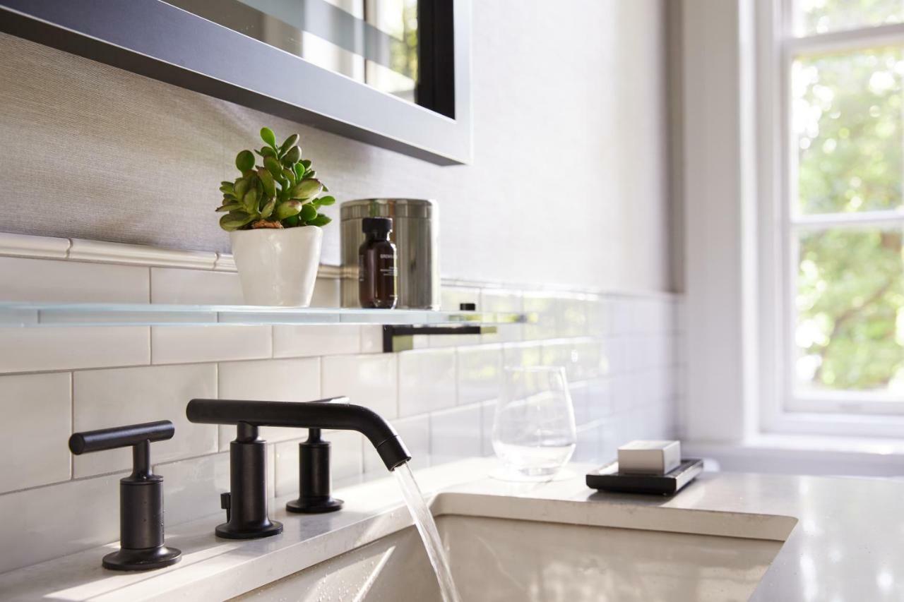The Whitney Hotel Boston Esterno foto A widespread lavatory faucet