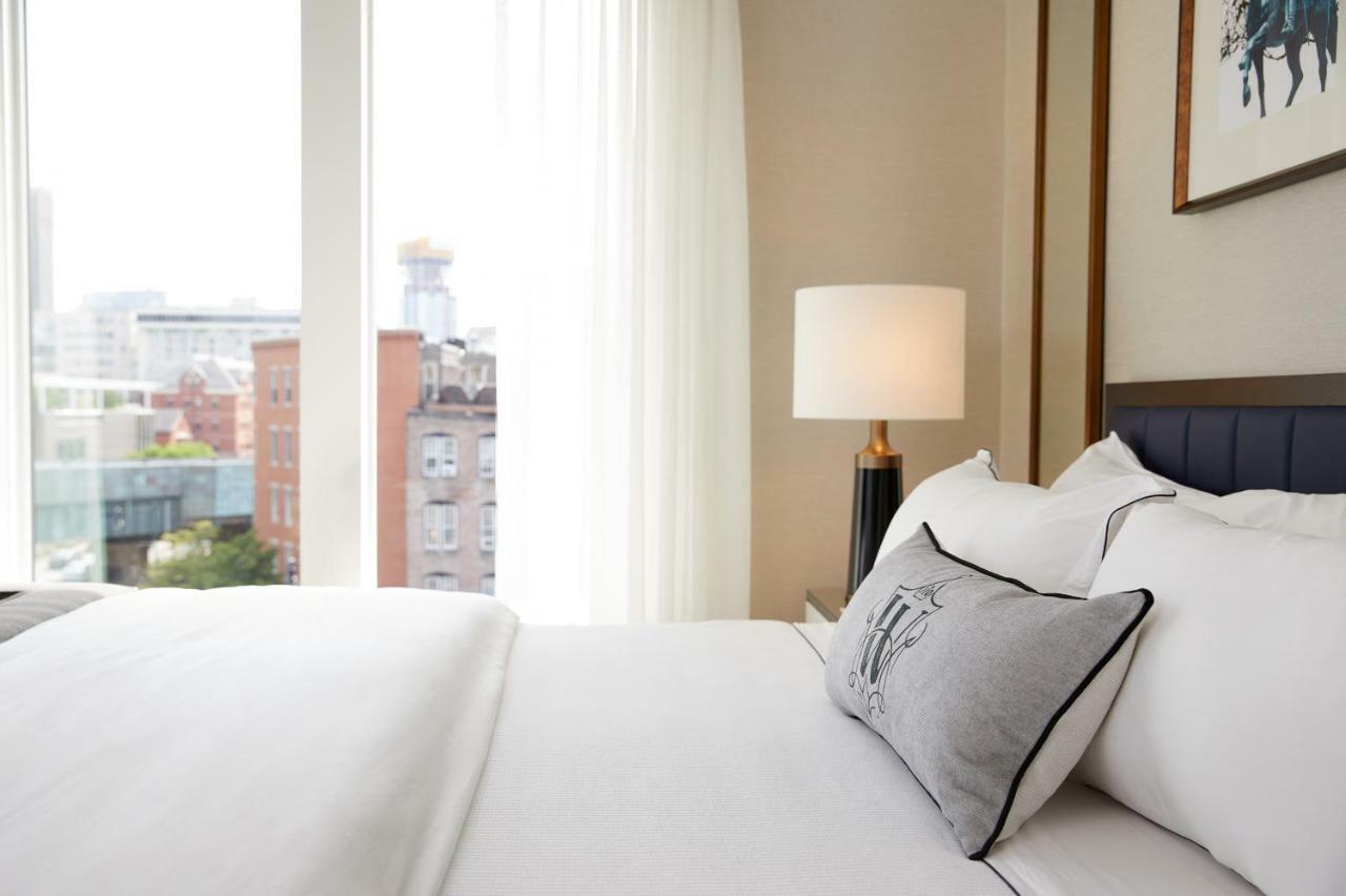 The Whitney Hotel Boston Esterno foto A bedroom at the hotel