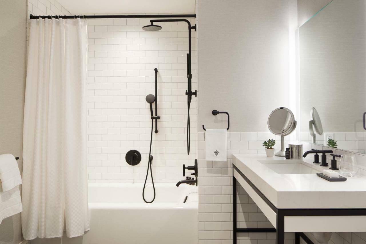 The Whitney Hotel Boston Esterno foto A shower curtain