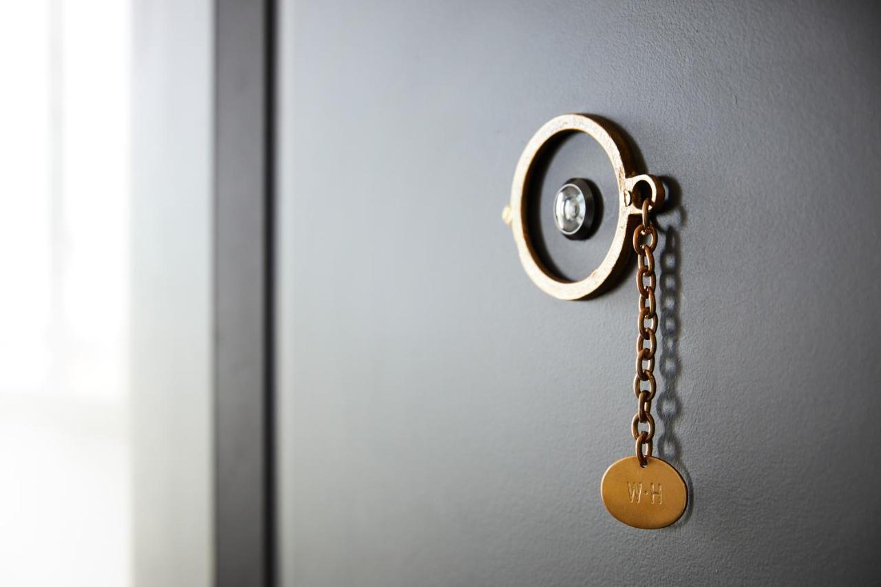 The Whitney Hotel Boston Esterno foto A safe with a key