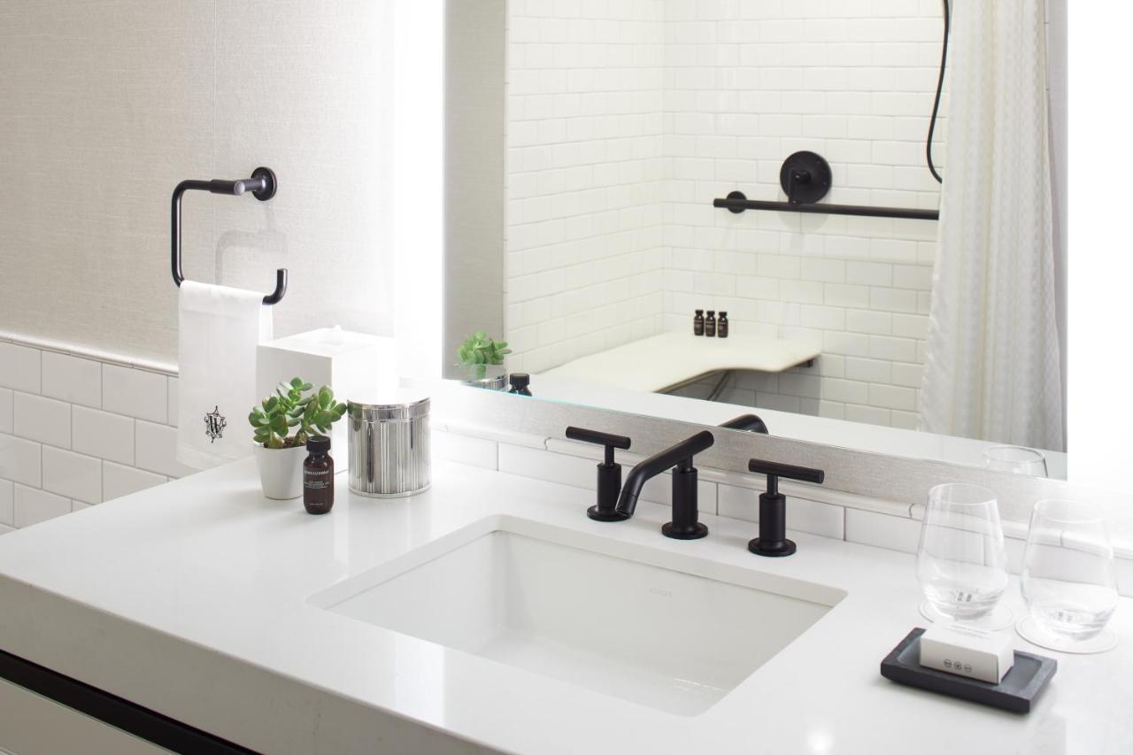 The Whitney Hotel Boston Esterno foto Bathroom fixtures