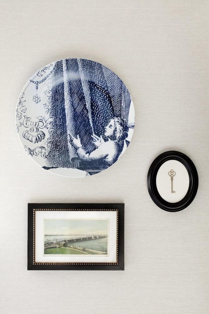 The Whitney Hotel Boston Esterno foto A plate mounted on a wall