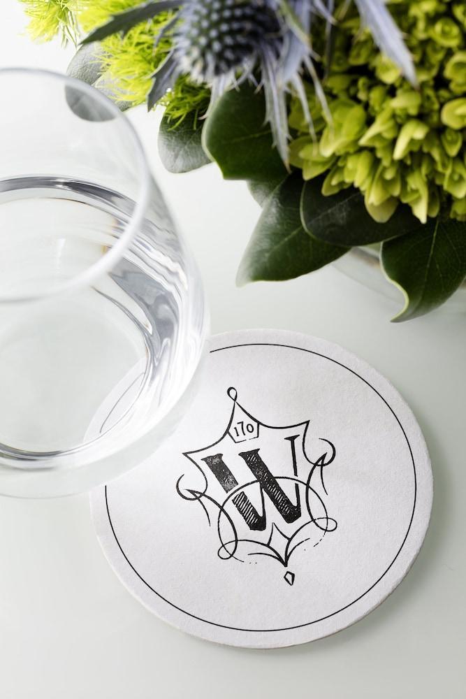 The Whitney Hotel Boston Esterno foto A glass of water